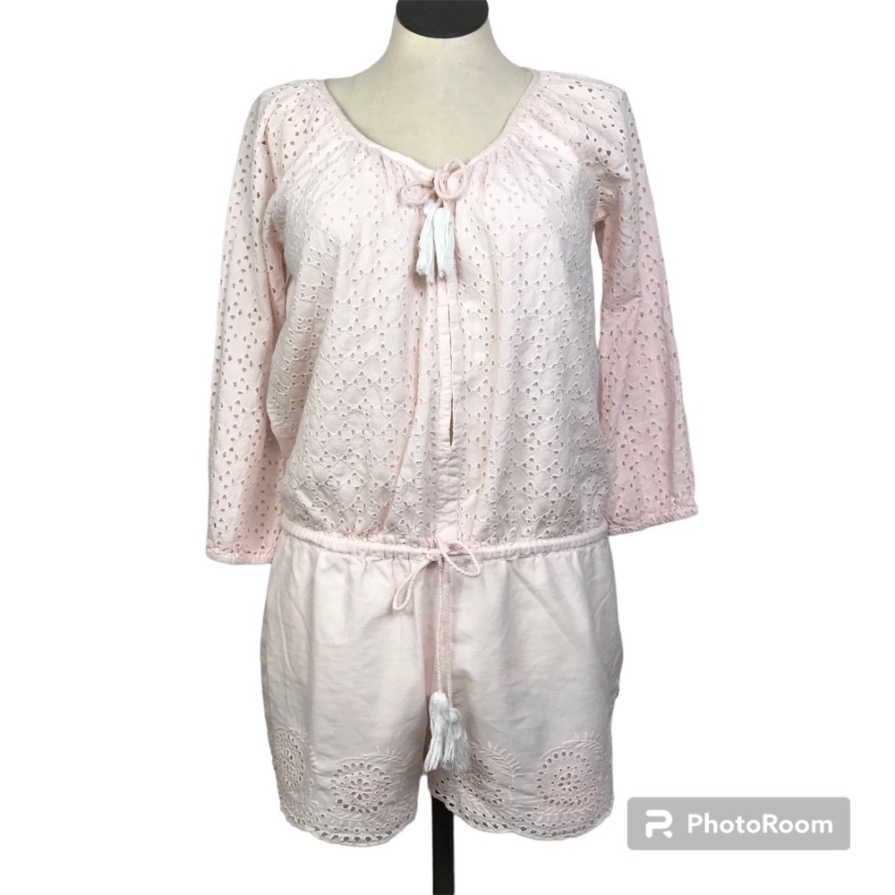 Rip Curl Shorts Romper Women’s Size XL Color Pink 3/4 Sleeves V-Neck Eyelet